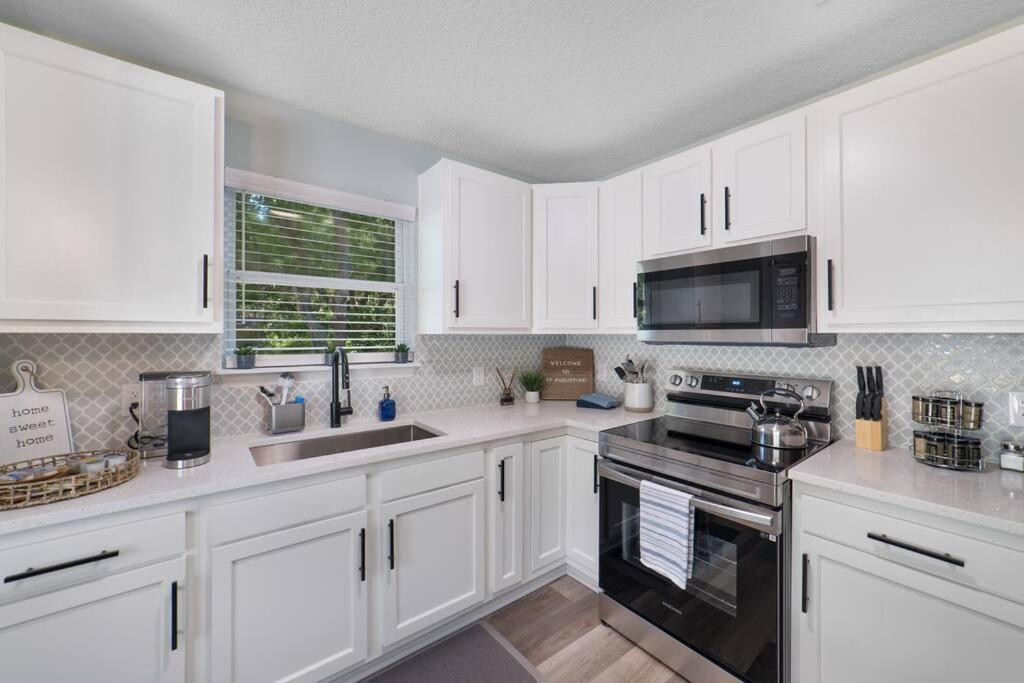 New Modern Bungalow Close To Downtown! Fully Fenced Yard St. Augustine Exterior photo